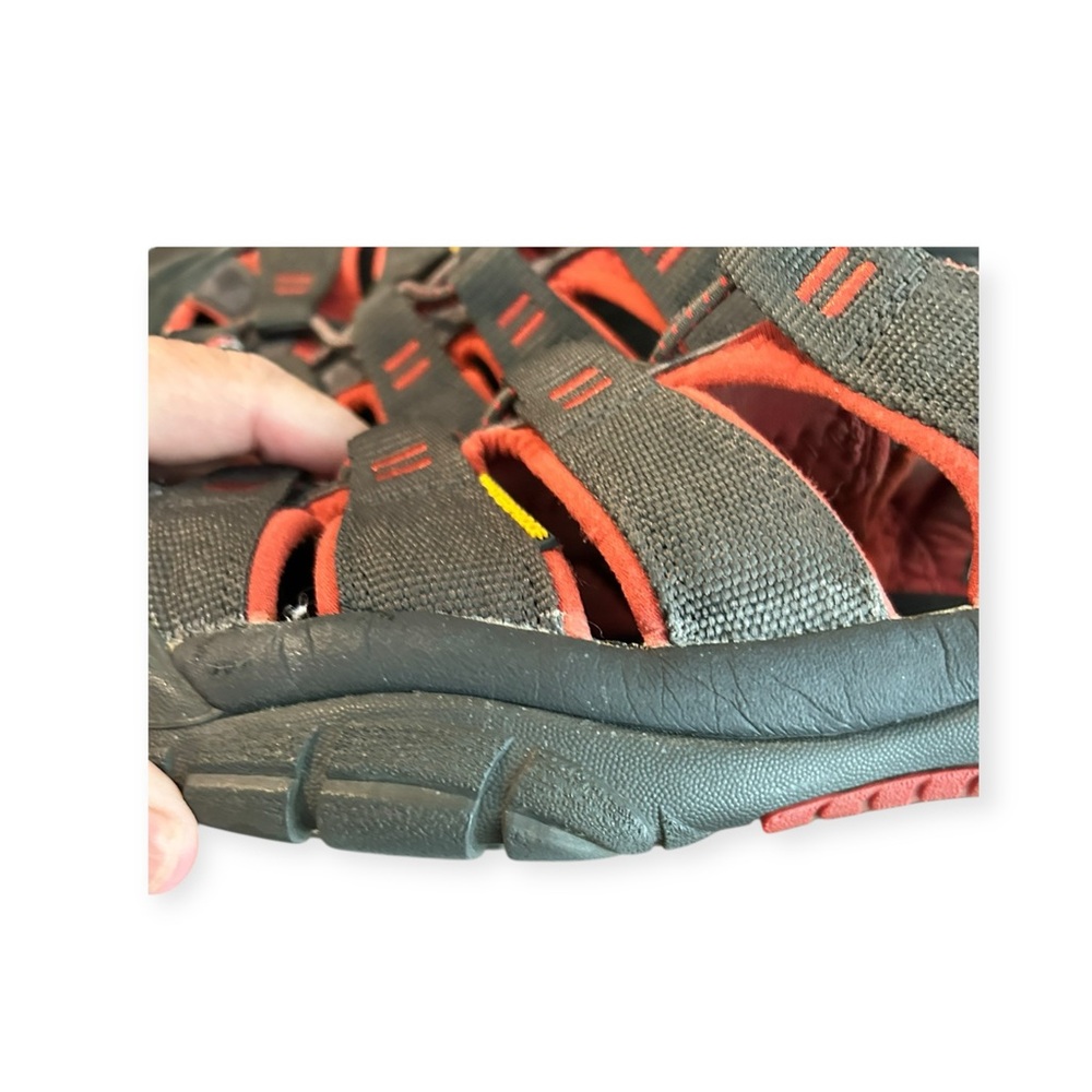 Men’s KEEN Newport H2 Grey/Red Sandals Size 9 - Picture 6 of 9